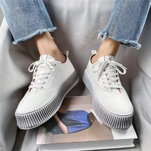 디자인 감각의 스니커즈 남여공용 구제화 남성화 여름신상 도톰해요통기판 신발입니다.