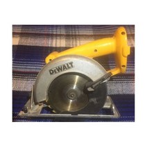 디월트 DW939 18V 6-1/2인치 원형톱 공구만 작동 양호함