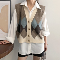 데이홀릭 여성용 가을 겨울 아가일체크 컬러배색 단추 니트 조끼