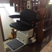 장애인리프트 휠체어리프트 복도식 좌석 엘리베이터 장애가 있는 노인이 집에 배리어프리로 걸어서 계단을 오르는 대신 오르내리는 인공물, [07] 소책자