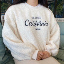 트윈룩 추천 뽀글이 양털맨투맨 클라떼 데일리티셔츠