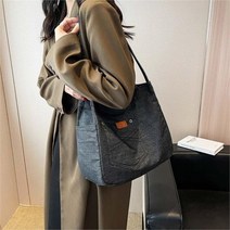 여자 대학생 개강룩 봄코디 캐주얼 데님 숄더백