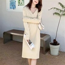 미디 브이넥 이너 니트 퍼 원피스입니다