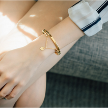 여성 써지컬스틸 하트 포인트 팔찌 골드