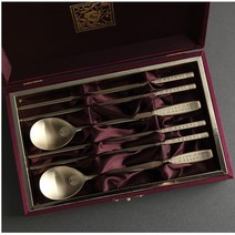 수저 선물 세트 부부 2인용 훈민정음 골드 쇼핑백 명품 예쁜 고급 숟가락 젓가락 스테인리스 304 티타늄 무병다복기원 명절 단체선물 추천 결혼식 답례품 제사 차례 용품 행사 기념품, 1set, 수저받침 포함