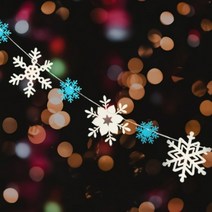[크리스마스장식 인테리어소품샵] 겨울 화이트 눈꽃송이 가랜드 펠트 크리스마스소품 홈파티 실내장식 크리스마스가랜드 크리스마스트리장식 플레이모빌 트리장식 생일가랜드 아기방꾸미기 가렌더