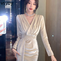 vsyoy 2022 년 가을과 겨울 새로운 우아한 우아한 타이트 허리 슬리밍 백 힙합 연례 회의 황금 벨벳 작은 드레스 원스텝 드레스