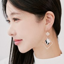 써지컬스틸 더블마름모 화이트 롱드롭 겨울귀걸이