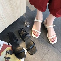 베이직 모던한스타일 캐주얼 정장코디 스트랩샌들