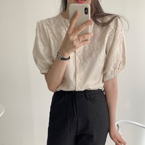 르네 실키 플라워 자수 펀칭 여름 퍼프 단추 반팔 블라우스