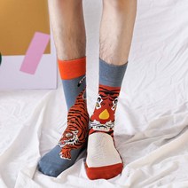 언발란스 짝짝이 양말 컬러 코디 패션 스니커즈 삭스 타이거 호랑이 오렌지 무늬