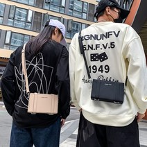 1+1 남여공용 스퀘어 디자인 클래식 캐리어 크로스백