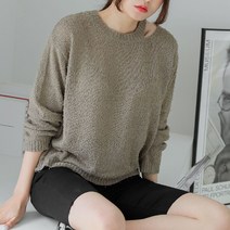 오오엘 여성용 부클 코어 숄더 쇄골 트임 라운드 니트