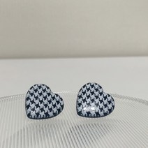 다왕 dZE803 몽글 체크 하트 귀걸이 [은침]