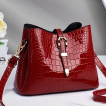 유광 애나멜 벨티드 사각 크로스백 가방 558