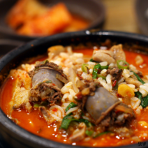 국내산 가마솥 얼큰 순대국밥 밀키트 토종순대 사골육수 곱창 700g, 얼큰순대국 1인분