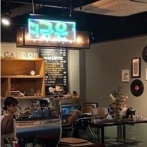 디지털 사이니즈 투명 전광판 TDS(transparent Digital Signage) LED투명 시트 전광판 디지털 사인