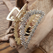 MOOLDN 반달 플라워 진주 큐빅 반묶음 집게핀