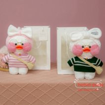 PKTOYS 귀여운 빵빵 오리인형 피큐어 큐티 옷 입히기 친구 생일 커플 여자 세트 재미있는 선물 30CM, 소녀 하트 헤어밴드+그린 화이트 스트라이프스웨터 이니셜