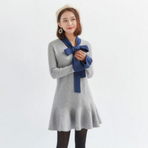 데이홀릭 여성 브이넥 플레어 스커트 무지 데일리 루즈핏 니트 긴팔 원피스