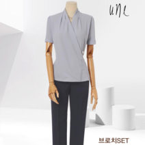윈(une)[진주브로치set]시크핀턱랩스타일블라우스