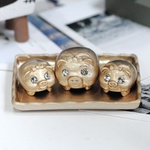 금리본 돼지 장식소품, 금