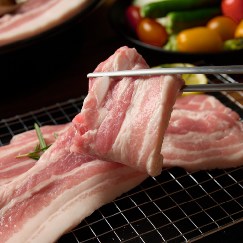 [한땀갈비] 부드럽고 육즙 가득한 삼겹살, 4개, 1kg
