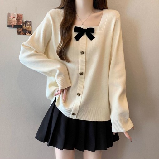 여성 봄 가을 빅사이즈 슬림핏 크롭 티셔츠 독특한 나비 리본 장식  베이직한 니트 티셔츠로 체형 커버 긴소매