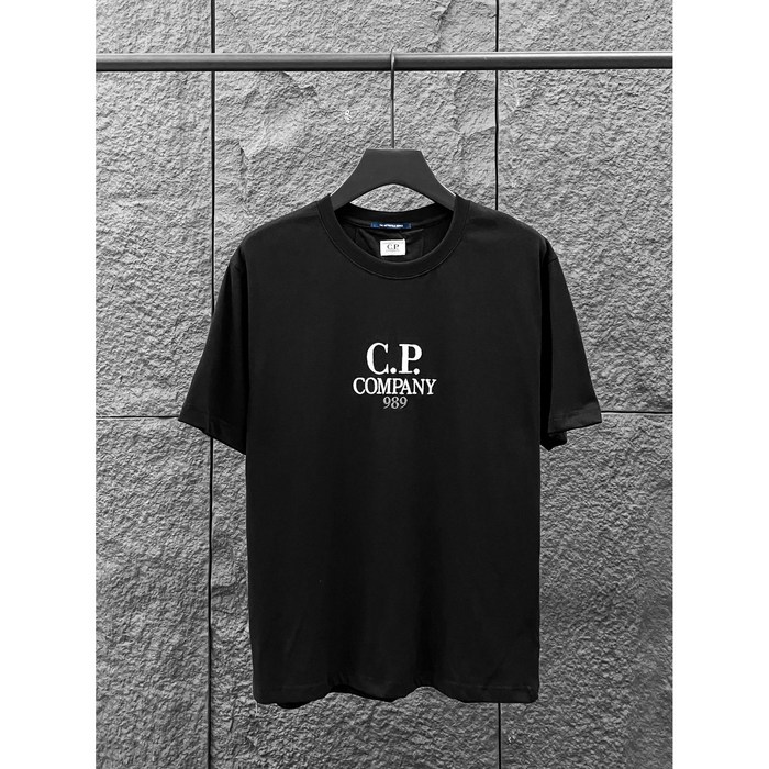 [CP컴퍼니] c,p자수 캐주얼 라운드넥 반팔 남성 티셔츠입니다