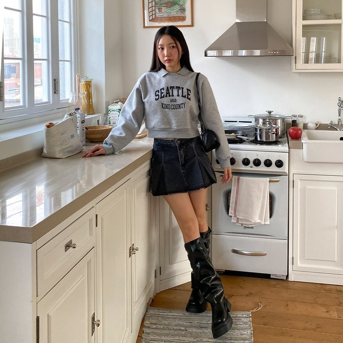 시크블랙 자라바 레터링 프린팅 크롭 카라넥 보온 맨투맨 cpt15865k49