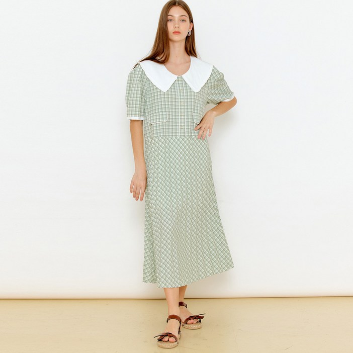 제너럴아이디어 러플 카라 체크 원피스 S22D04018