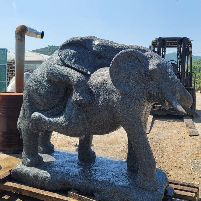 코끼리 조각상 정원 포토존