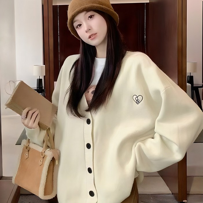 Rakumin 여성  브이넥 루즈핏 하트자수 니트가디건