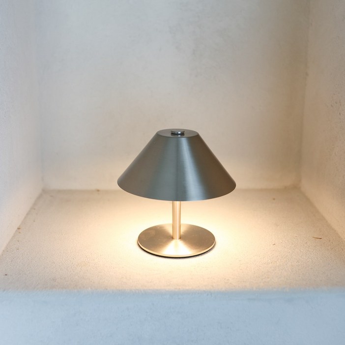 케이트가든 무선 메탈 스탠드 조명 usb타입 터치 무드등 4색 변환 쇠테리어