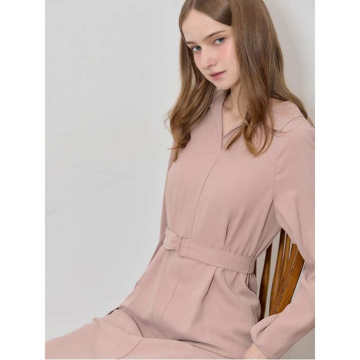 쉬즈미스 클래시컬 오픈 카라 벨티드 원피스 택가격 318000원