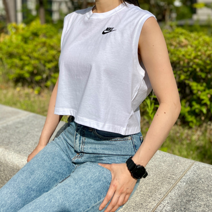 나이키 SLV 크롭 민소매 티셔츠 슬리브리스 탑 나시 운동 기능성 런닝 셔츠 화이트 루즈핏 오버핏 크롭티 나이키 SLV 크롭 민소매 티셔츠 슬리브리스 탑 나시 운동 기능성 런닝 셔츠 화이트 루즈핏 오버핏 크롭티