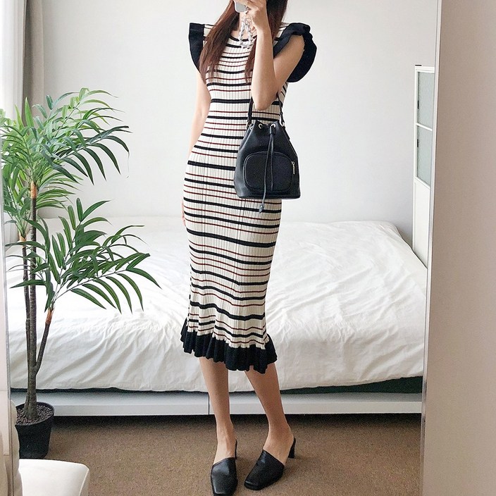 요시아나 [당일발송] 이샤엘 슬림핏 배색 러플 줄가라 골지 니트 원피스