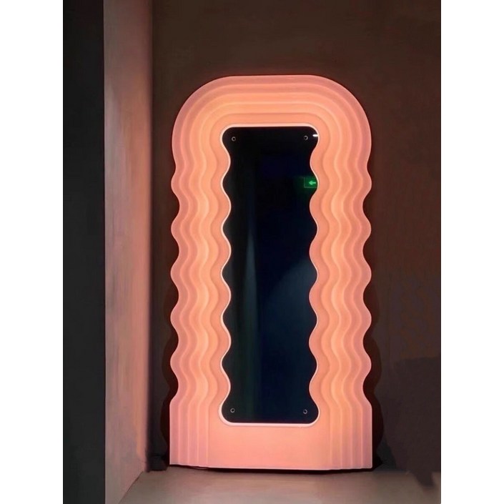 에토레 소트사스 LED 웨이브 특이한 전신거울 카페 쇼룸 호텔 럭셔리 인테리어 지디거울