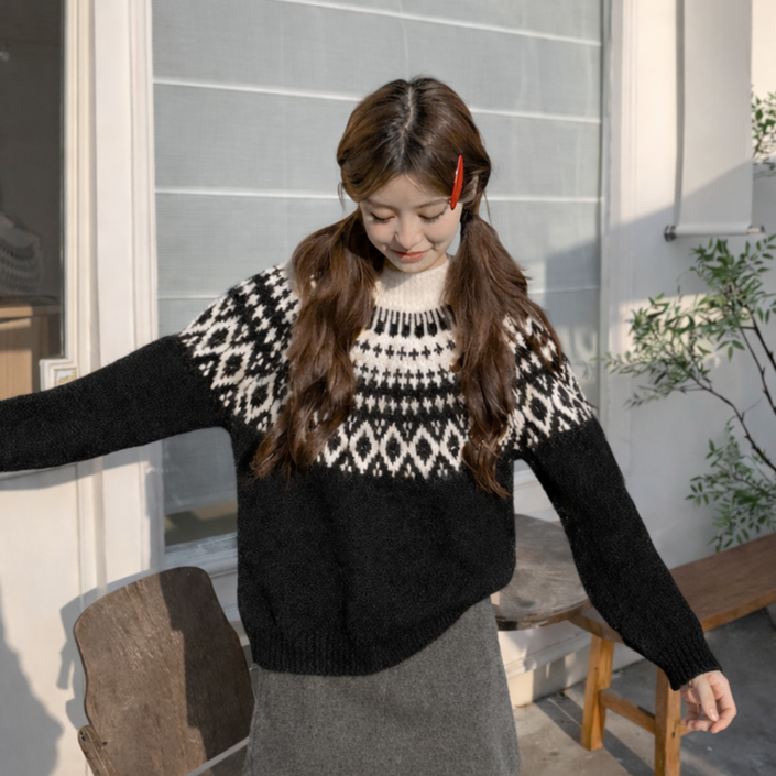 클레이스 노르딕 눈꽃 아가일 자수 스노우 울혼방 라운드넥 니트스웨터