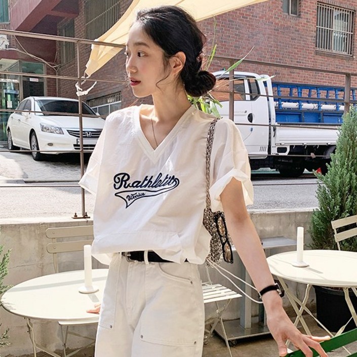 비비디아 여름 신상 여성 여름 반팔 티셔츠 캐주얼 루즈넥 오버핏 영문자 상의 반팔티 5490