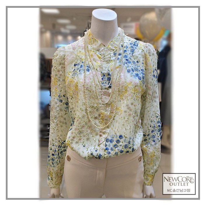 베스띠벨리 플라워 프릴 블라우스 아이보리