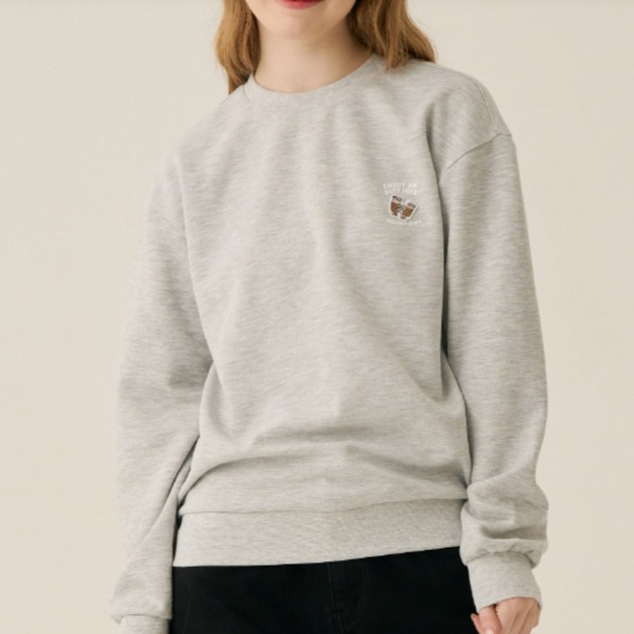 동아수성점 5층 행텐 남녀공용 부드럽고 탄탄한 소재의 핏감이 좋은컴포트핏 자수 와펜  캐주얼 커플 맨투맨그레이