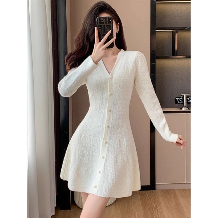 JIEVE 여성 니트 원피스 봄가을 간절기 V넥 버튼 장식 미니 드레스 심플 스타일 W18