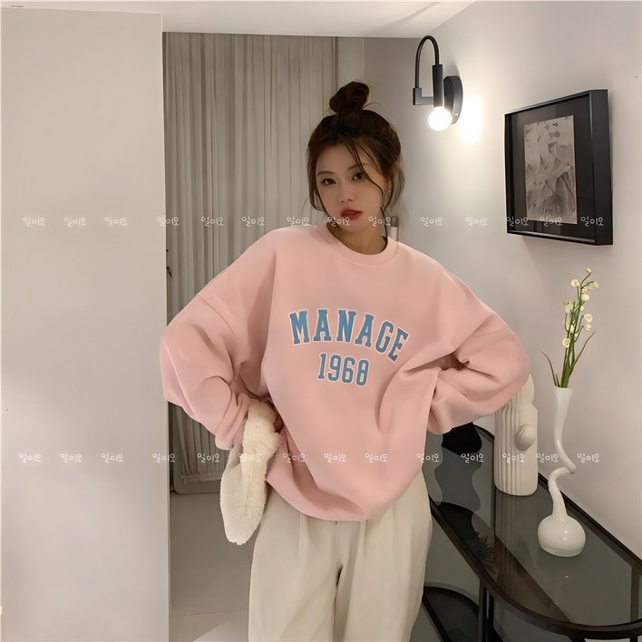 바이일이오 여성 마리지 레터링 오버핏 맨투맨