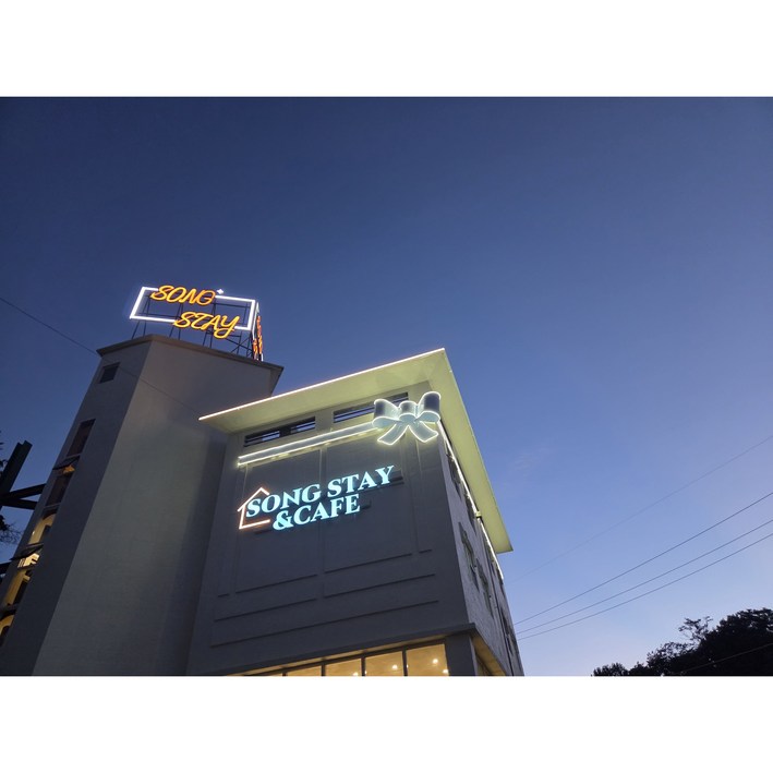 철제 리본 간판 실사 출력 LED 채널 맞춤 시공 / 매장간판 / 외부 간판/ 건물리본 /철제리본/인테리어장식 /시즌장식인테리어소품 /간판, 실사, LED, 외부간판, 매장, 셀프, 불루