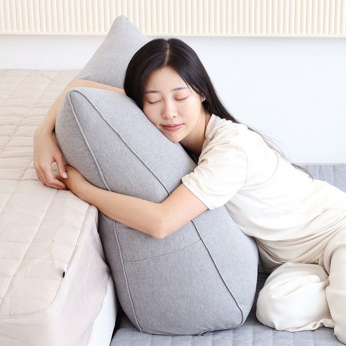 머리까지 기대는 삼각 쿠션 허리 등쿠션 쇼파 침대 등받이