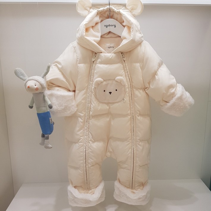 아가방 24 겨울 베이비페어! 폭신폭신 추울수 없지 후끈 따뜻하게 유아 패딩 우주복! 지퍼라인이 두개 손발싸개 까지  겨울 방한 우주복 ! 신생아 백일 외출복으로 추천