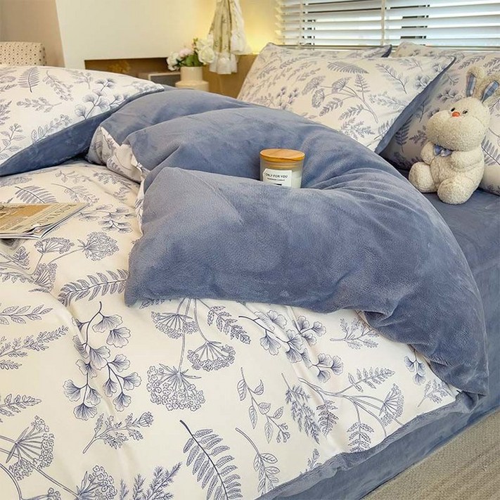 포근한 겨울용 꽃무늬 극세사 피치스킨 이불 커버 부드럽고 아늑한 침실 분위기 연출 침구
