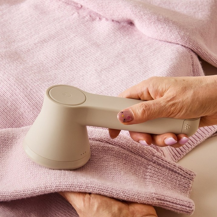 [MODERN HOUSE 중계점]  넓은헤드 무선충전 6날 보풀제거기+돌돌이 내장_베이지  LT0725033