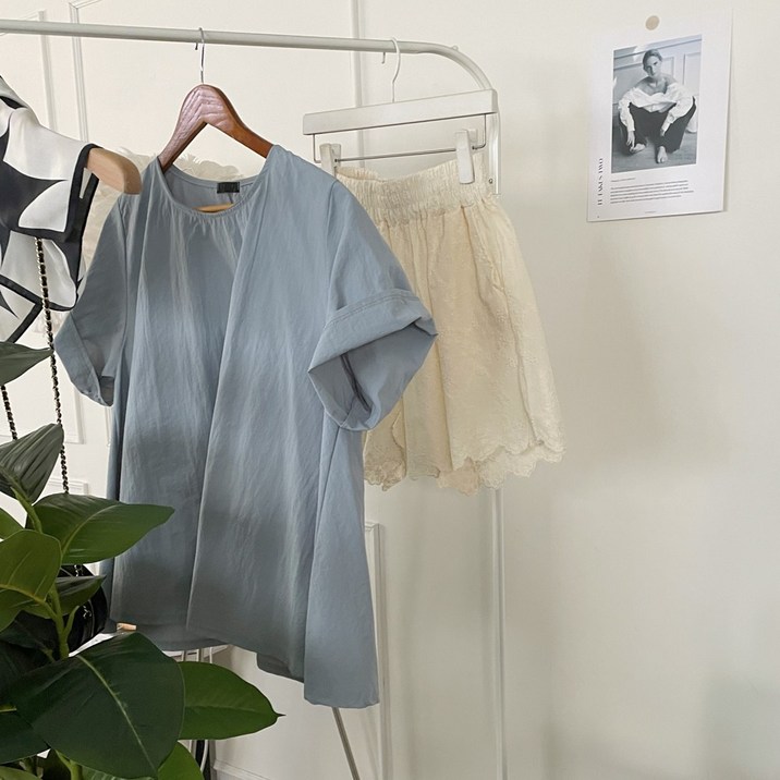 [리리모드] 와샤 바스락 플레어 훌 반팔 블라우스 롤업 A라인 무지 나일론티 봄 여름 페미닌한 드뮤어룩